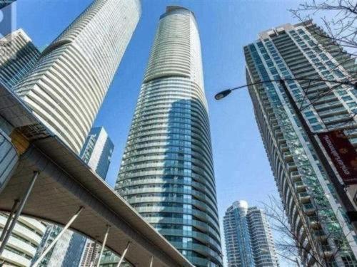 تورونتو Downtown Suites المظهر الخارجي الصورة